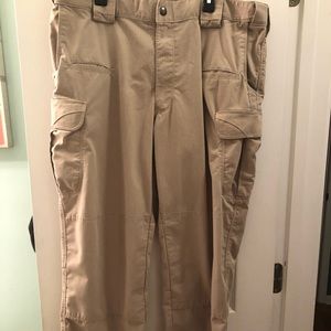 Men’a 5.11 Cargo Pants 38 x 30